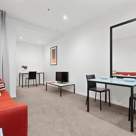 108 Astral Apartments Melbourne Bagian luar foto