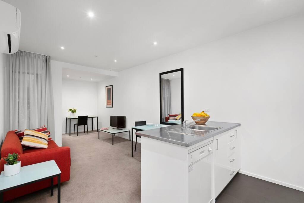 108 Astral Apartments Melbourne Bagian luar foto