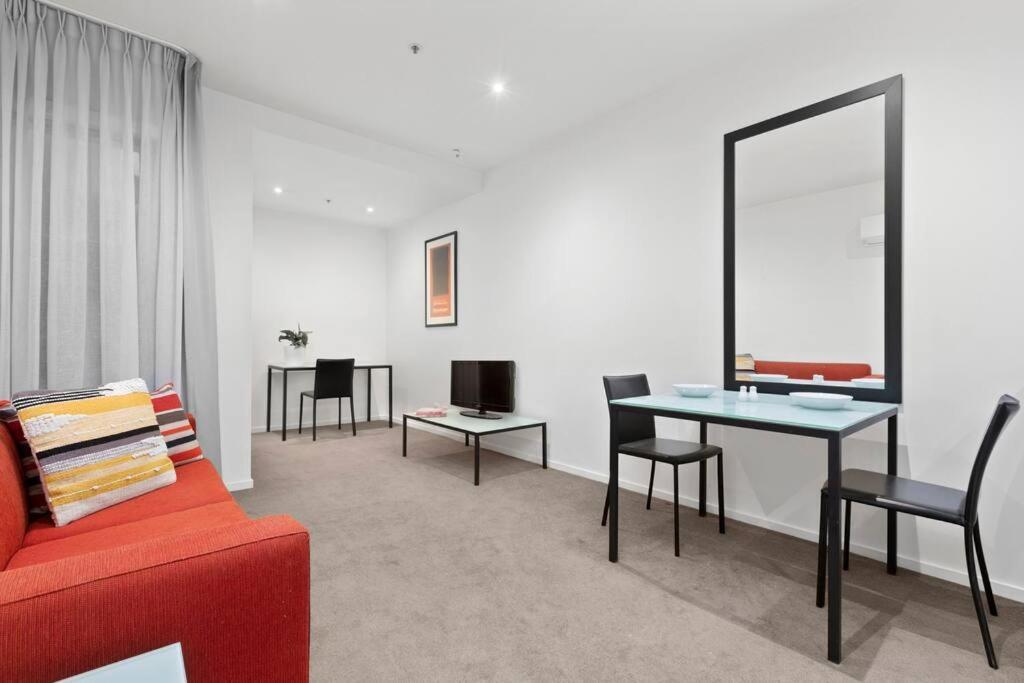 108 Astral Apartments Melbourne Bagian luar foto